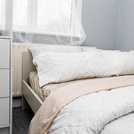 Shirley House 2, Self Catering Guest House, Self Check In, Smart Locks, 10 Min Walk To Southampton General, Aspire And Princess Anne Hospitals, Access To Fully Equipped Kitchen, Excellent Transport Links, Ideal For Longer Stays And Hospital Shifts Buitenkant foto