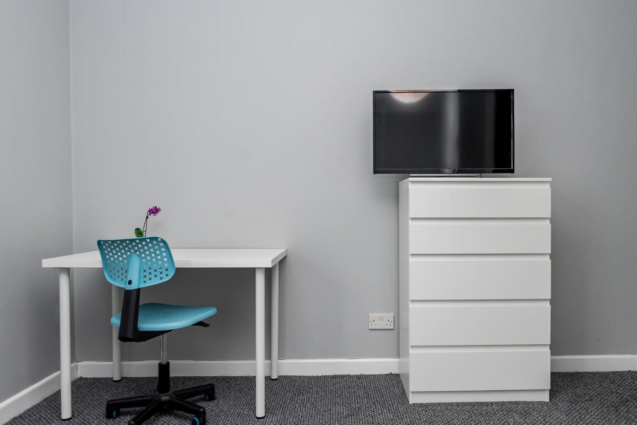 Shirley House 2, Self Catering Guest House, Self Check In, Smart Locks, 10 Min Walk To Southampton General, Aspire And Princess Anne Hospitals, Access To Fully Equipped Kitchen, Excellent Transport Links, Ideal For Longer Stays And Hospital Shifts Buitenkant foto
