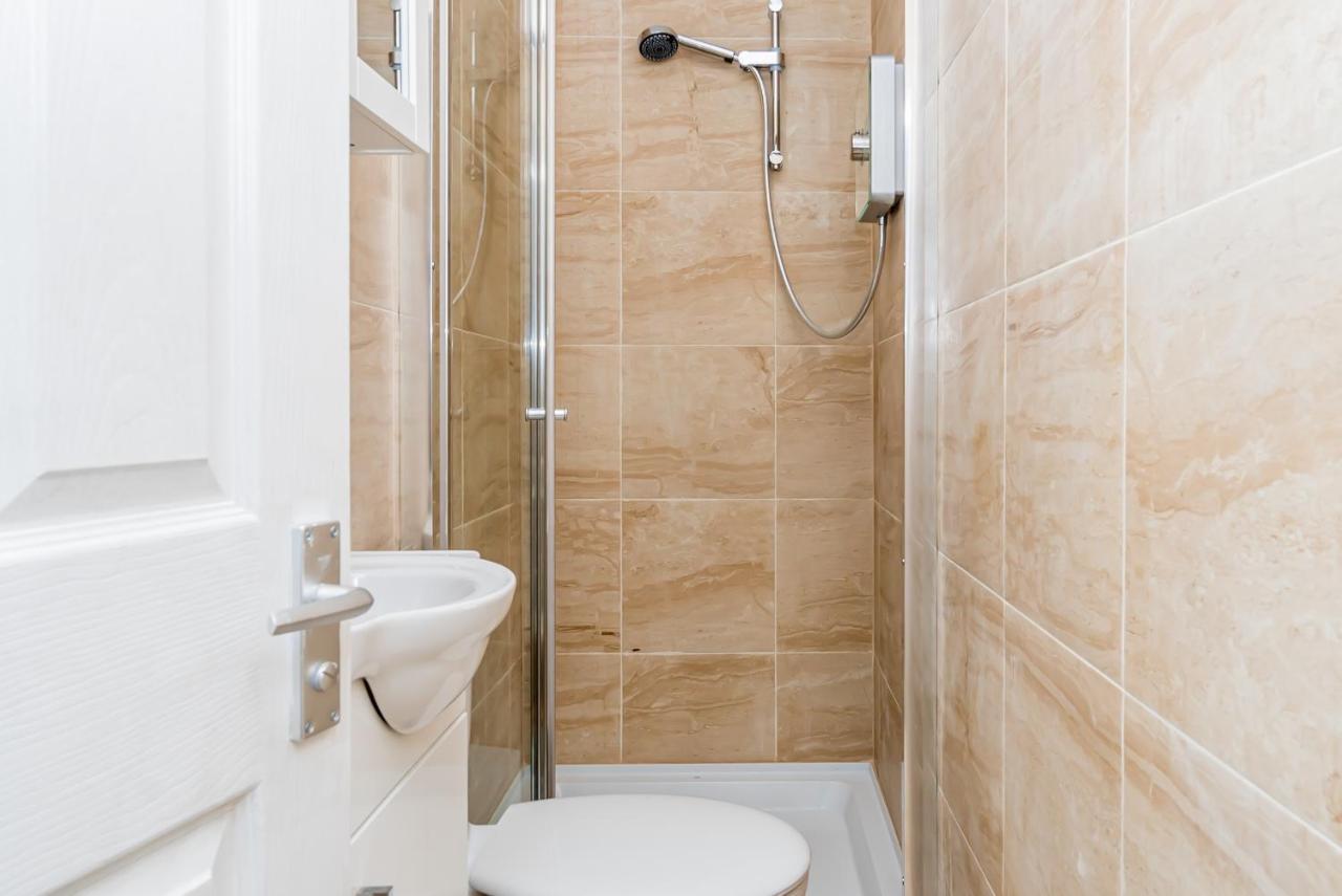 Shirley House 2, Self Catering Guest House, Self Check In, Smart Locks, 10 Min Walk To Southampton General, Aspire And Princess Anne Hospitals, Access To Fully Equipped Kitchen, Excellent Transport Links, Ideal For Longer Stays And Hospital Shifts Buitenkant foto