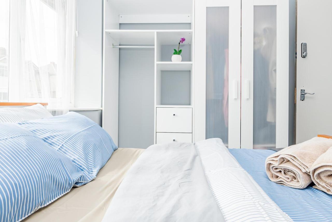 Shirley House 2, Self Catering Guest House, Self Check In, Smart Locks, 10 Min Walk To Southampton General, Aspire And Princess Anne Hospitals, Access To Fully Equipped Kitchen, Excellent Transport Links, Ideal For Longer Stays And Hospital Shifts Buitenkant foto