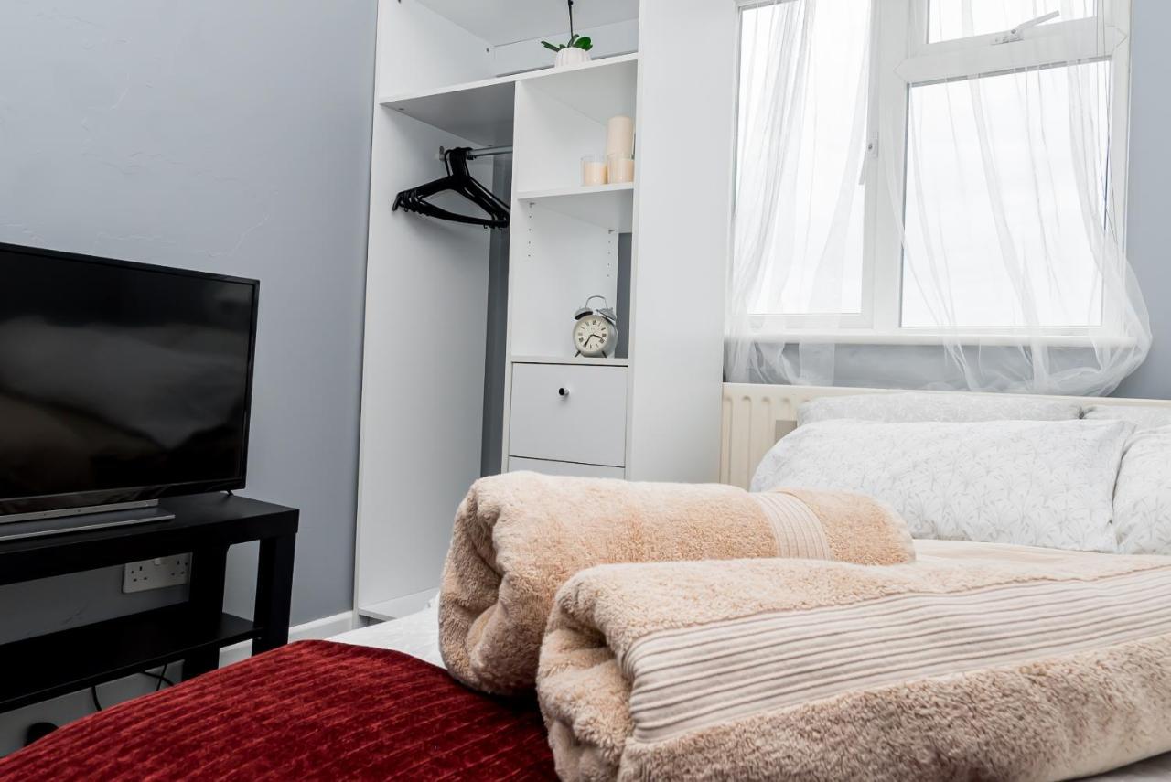Shirley House 2, Self Catering Guest House, Self Check In, Smart Locks, 10 Min Walk To Southampton General, Aspire And Princess Anne Hospitals, Access To Fully Equipped Kitchen, Excellent Transport Links, Ideal For Longer Stays And Hospital Shifts Buitenkant foto
