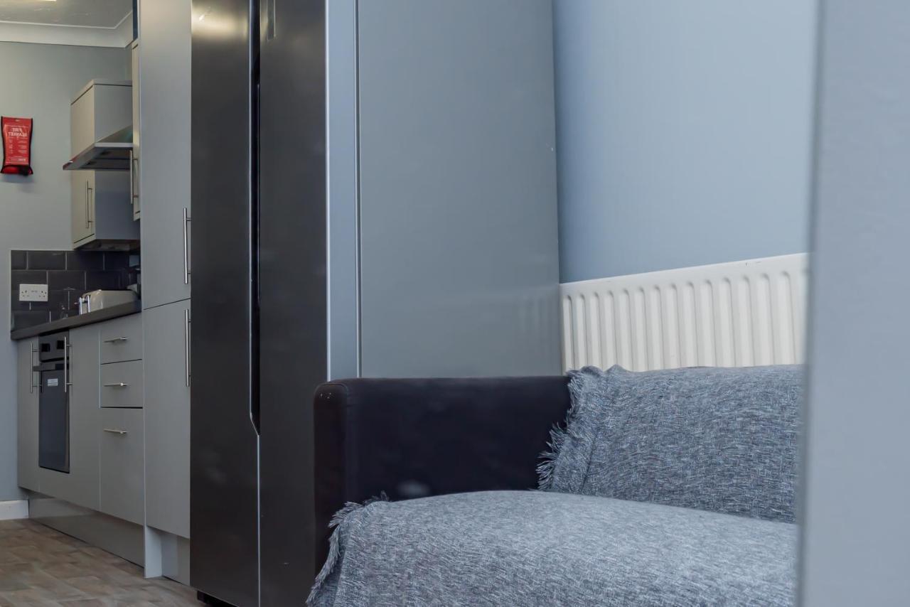 Shirley House 2, Self Catering Guest House, Self Check In, Smart Locks, 10 Min Walk To Southampton General, Aspire And Princess Anne Hospitals, Access To Fully Equipped Kitchen, Excellent Transport Links, Ideal For Longer Stays And Hospital Shifts Buitenkant foto