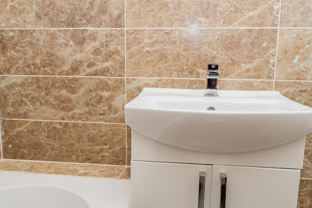 Shirley House 2, Self Catering Guest House, Self Check In, Smart Locks, 10 Min Walk To Southampton General, Aspire And Princess Anne Hospitals, Access To Fully Equipped Kitchen, Excellent Transport Links, Ideal For Longer Stays And Hospital Shifts Buitenkant foto