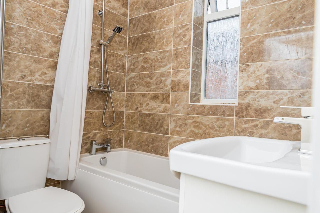 Shirley House 2, Self Catering Guest House, Self Check In, Smart Locks, 10 Min Walk To Southampton General, Aspire And Princess Anne Hospitals, Access To Fully Equipped Kitchen, Excellent Transport Links, Ideal For Longer Stays And Hospital Shifts Buitenkant foto