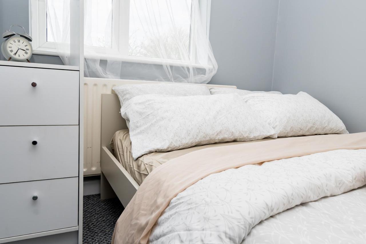 Shirley House 2, Self Catering Guest House, Self Check In, Smart Locks, 10 Min Walk To Southampton General, Aspire And Princess Anne Hospitals, Access To Fully Equipped Kitchen, Excellent Transport Links, Ideal For Longer Stays And Hospital Shifts Buitenkant foto