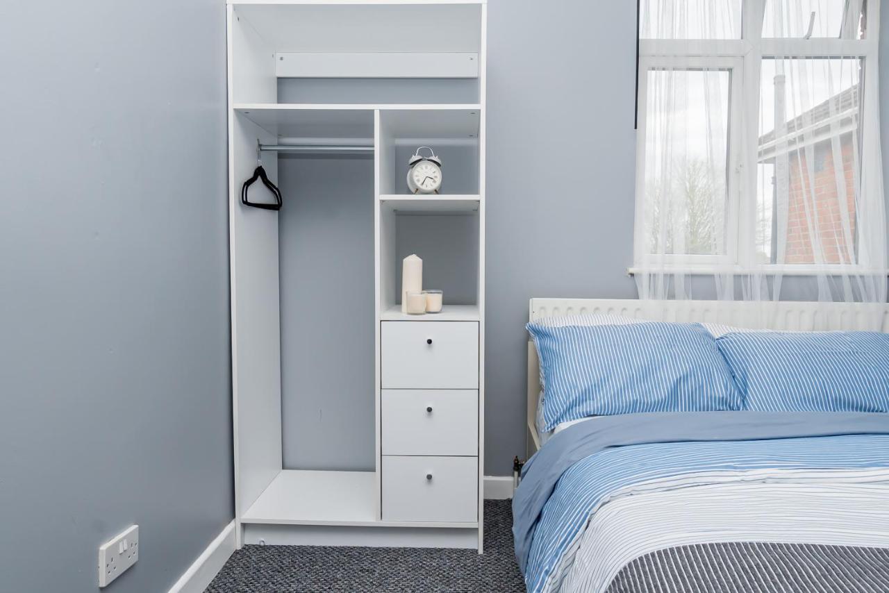 Shirley House 2, Self Catering Guest House, Self Check In, Smart Locks, 10 Min Walk To Southampton General, Aspire And Princess Anne Hospitals, Access To Fully Equipped Kitchen, Excellent Transport Links, Ideal For Longer Stays And Hospital Shifts Buitenkant foto