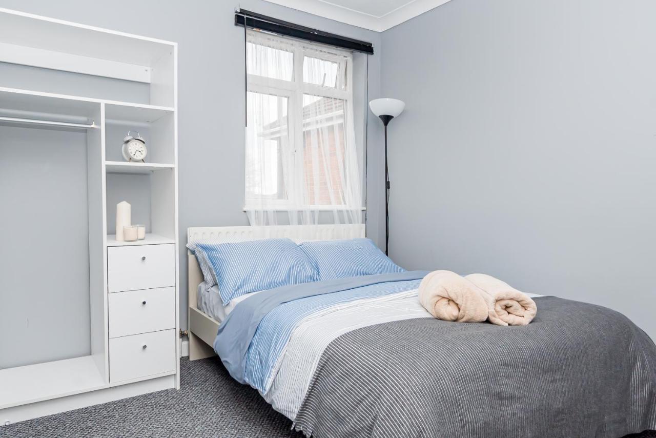 Shirley House 2, Self Catering Guest House, Self Check In, Smart Locks, 10 Min Walk To Southampton General, Aspire And Princess Anne Hospitals, Access To Fully Equipped Kitchen, Excellent Transport Links, Ideal For Longer Stays And Hospital Shifts Buitenkant foto