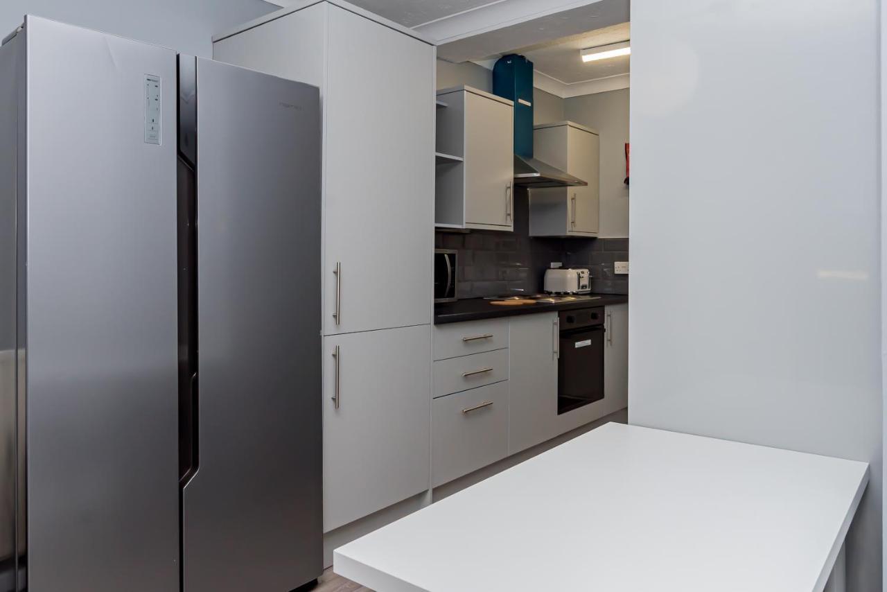 Shirley House 2, Self Catering Guest House, Self Check In, Smart Locks, 10 Min Walk To Southampton General, Aspire And Princess Anne Hospitals, Access To Fully Equipped Kitchen, Excellent Transport Links, Ideal For Longer Stays And Hospital Shifts Buitenkant foto