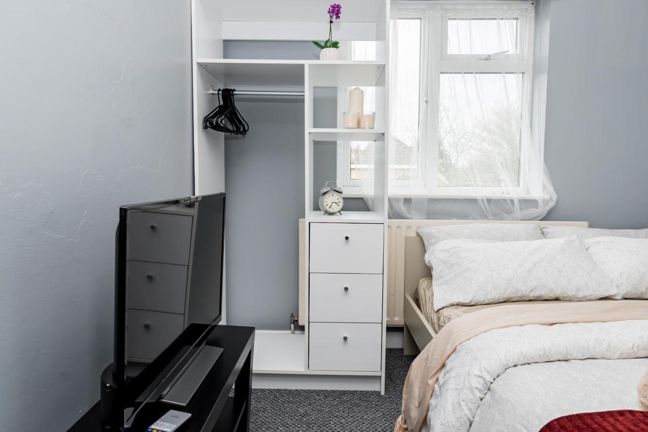 Shirley House 2, Self Catering Guest House, Self Check In, Smart Locks, 10 Min Walk To Southampton General, Aspire And Princess Anne Hospitals, Access To Fully Equipped Kitchen, Excellent Transport Links, Ideal For Longer Stays And Hospital Shifts Buitenkant foto