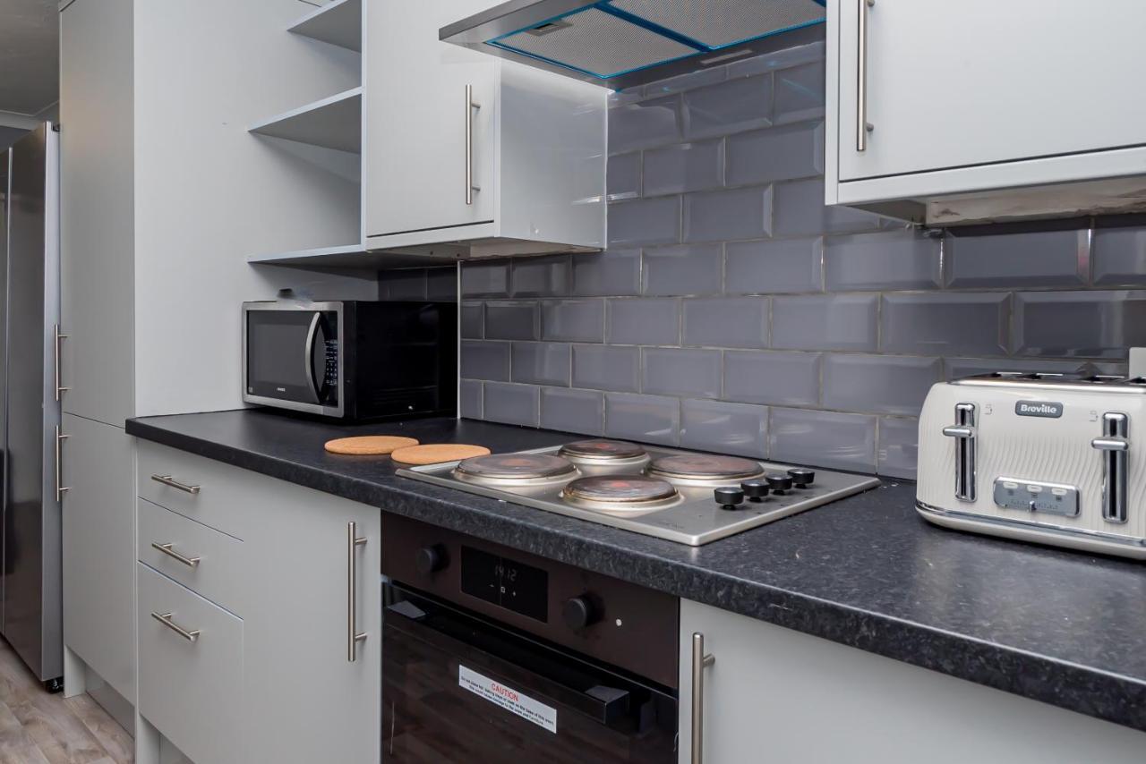 Shirley House 2, Self Catering Guest House, Self Check In, Smart Locks, 10 Min Walk To Southampton General, Aspire And Princess Anne Hospitals, Access To Fully Equipped Kitchen, Excellent Transport Links, Ideal For Longer Stays And Hospital Shifts Buitenkant foto