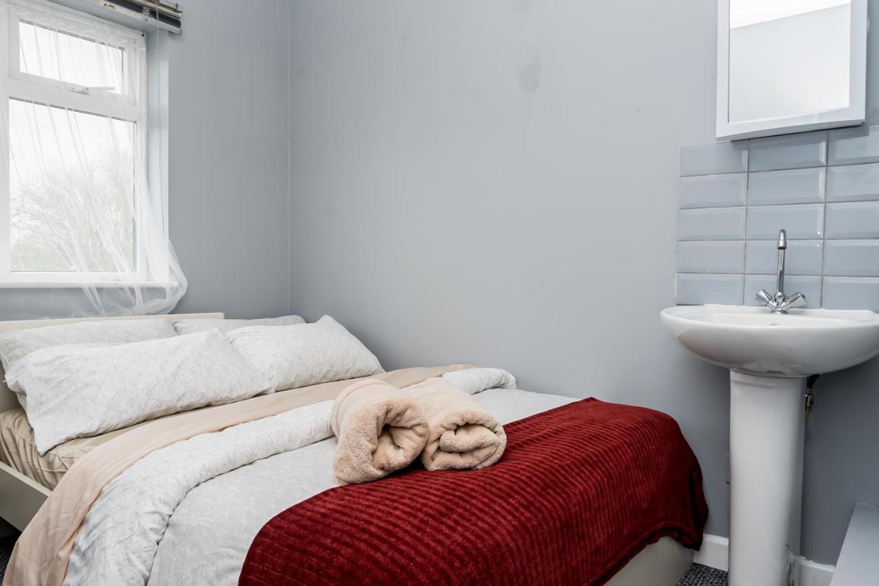 Shirley House 2, Self Catering Guest House, Self Check In, Smart Locks, 10 Min Walk To Southampton General, Aspire And Princess Anne Hospitals, Access To Fully Equipped Kitchen, Excellent Transport Links, Ideal For Longer Stays And Hospital Shifts Buitenkant foto