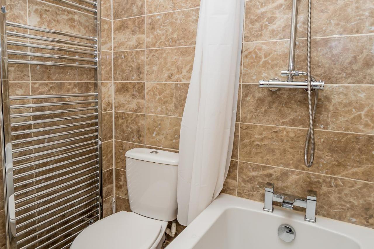 Shirley House 2, Self Catering Guest House, Self Check In, Smart Locks, 10 Min Walk To Southampton General, Aspire And Princess Anne Hospitals, Access To Fully Equipped Kitchen, Excellent Transport Links, Ideal For Longer Stays And Hospital Shifts Buitenkant foto