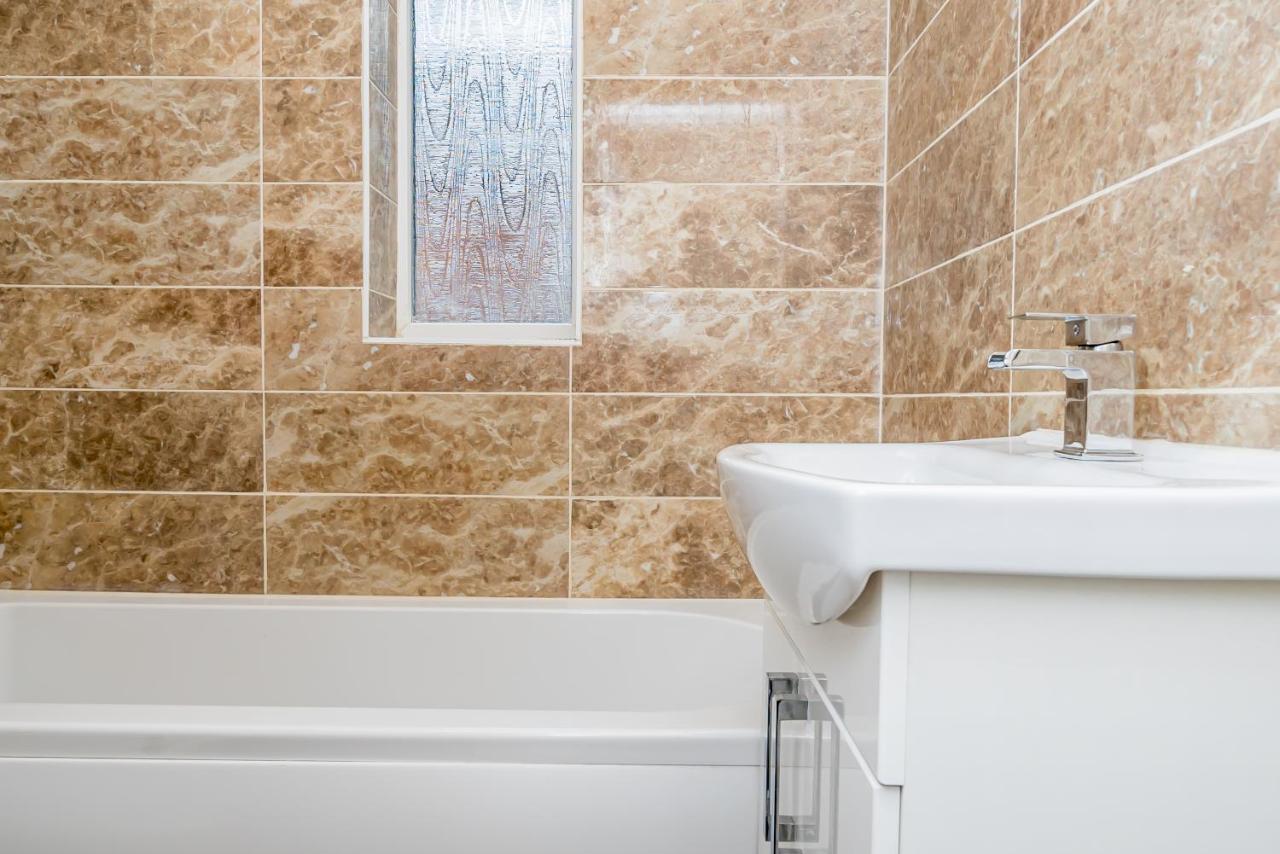 Shirley House 2, Self Catering Guest House, Self Check In, Smart Locks, 10 Min Walk To Southampton General, Aspire And Princess Anne Hospitals, Access To Fully Equipped Kitchen, Excellent Transport Links, Ideal For Longer Stays And Hospital Shifts Buitenkant foto