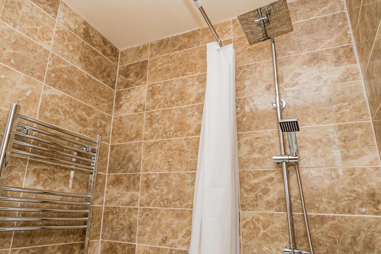 Shirley House 2, Self Catering Guest House, Self Check In, Smart Locks, 10 Min Walk To Southampton General, Aspire And Princess Anne Hospitals, Access To Fully Equipped Kitchen, Excellent Transport Links, Ideal For Longer Stays And Hospital Shifts Buitenkant foto