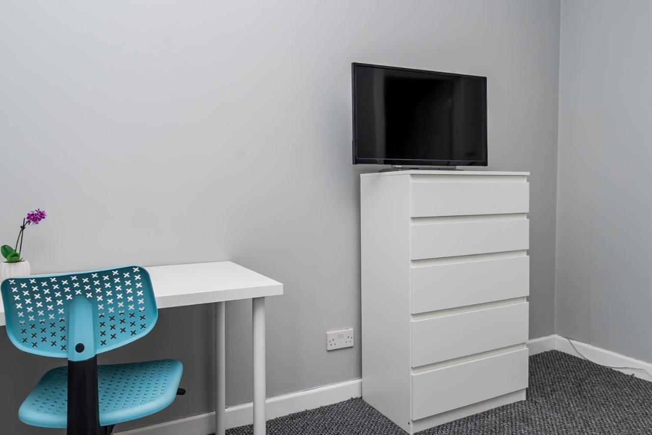 Shirley House 2, Self Catering Guest House, Self Check In, Smart Locks, 10 Min Walk To Southampton General, Aspire And Princess Anne Hospitals, Access To Fully Equipped Kitchen, Excellent Transport Links, Ideal For Longer Stays And Hospital Shifts Buitenkant foto