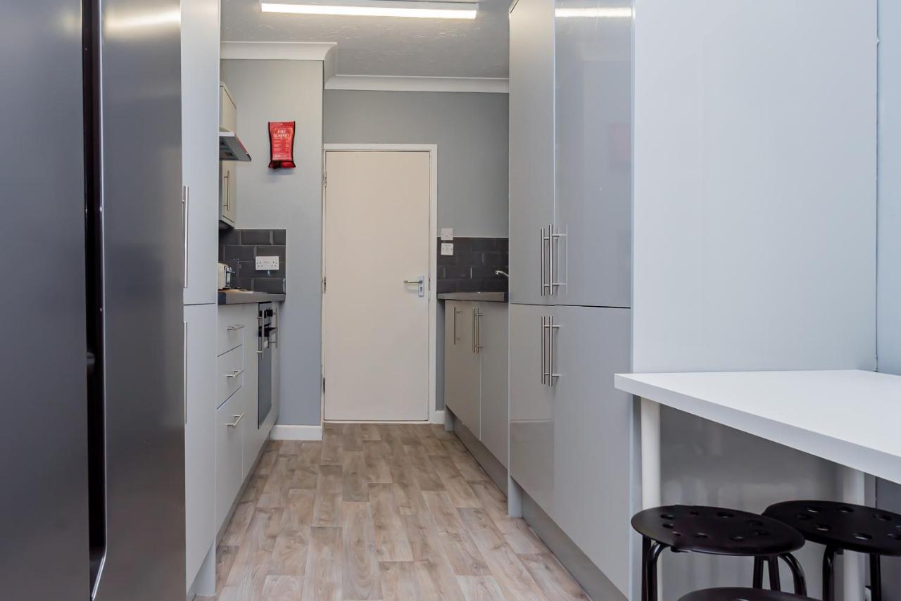 Shirley House 2, Self Catering Guest House, Self Check In, Smart Locks, 10 Min Walk To Southampton General, Aspire And Princess Anne Hospitals, Access To Fully Equipped Kitchen, Excellent Transport Links, Ideal For Longer Stays And Hospital Shifts Buitenkant foto