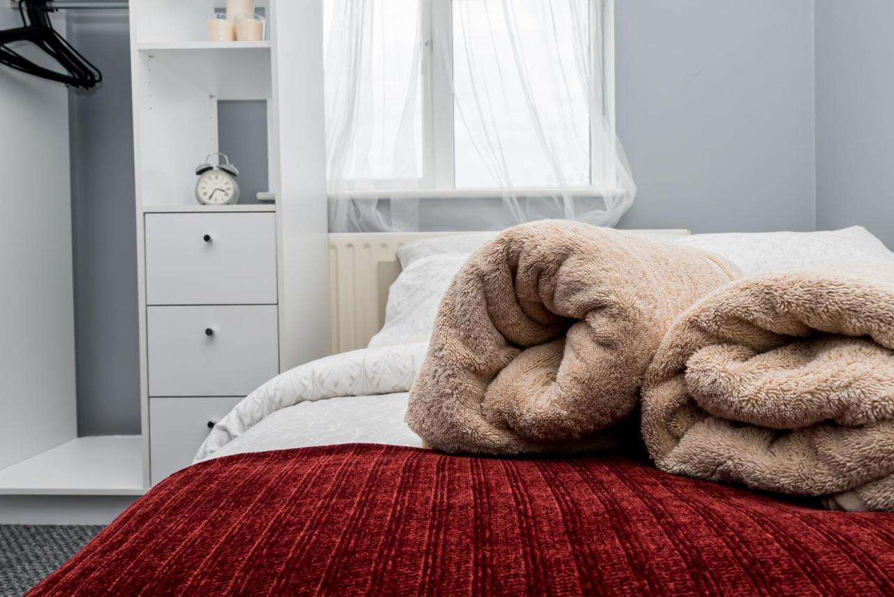 Shirley House 2, Self Catering Guest House, Self Check In, Smart Locks, 10 Min Walk To Southampton General, Aspire And Princess Anne Hospitals, Access To Fully Equipped Kitchen, Excellent Transport Links, Ideal For Longer Stays And Hospital Shifts Buitenkant foto